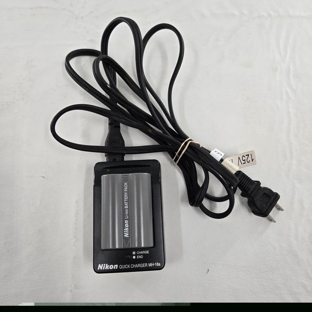 Nikon MH-18a Quick Charger + One Battery For Parts Or Not Working